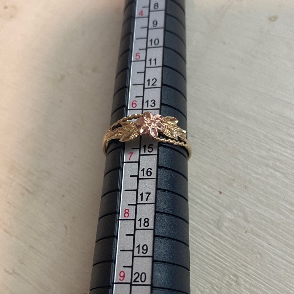 10k yellow and rose Gold Floral Ring